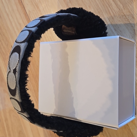 Signature Coach Logo Earmuffs - Picture 4 of 10